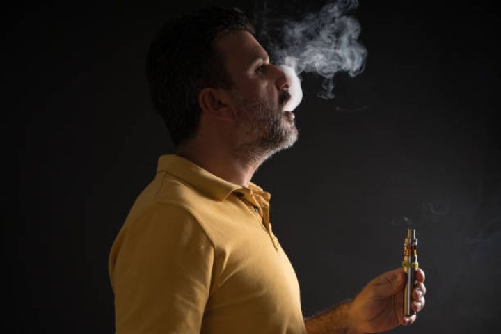 Azərbaycanda elektron siqaretlər qadağan olunur