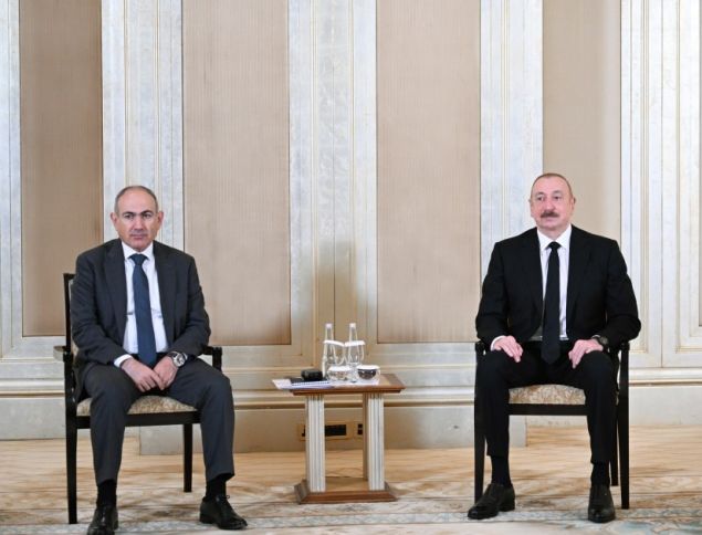 Görüş təkbətək formatda davam edir