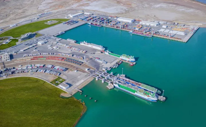 Bakı Limanı daha çox yük aşırıb