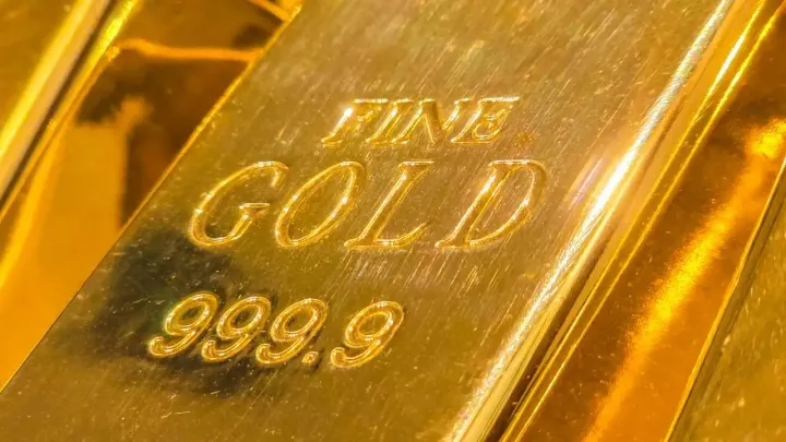 Qızılın qiyməti 4200 dollar/unsiyadan da aşağı düşdü