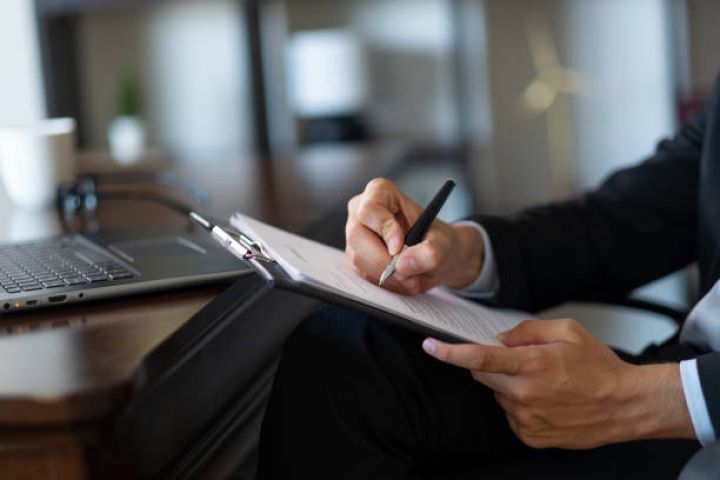 Sosial şəbəkələrdə cəmiyyətə açıqca hörmətsizliyə görə inzibati həbs və cərimə müəyyənləşir