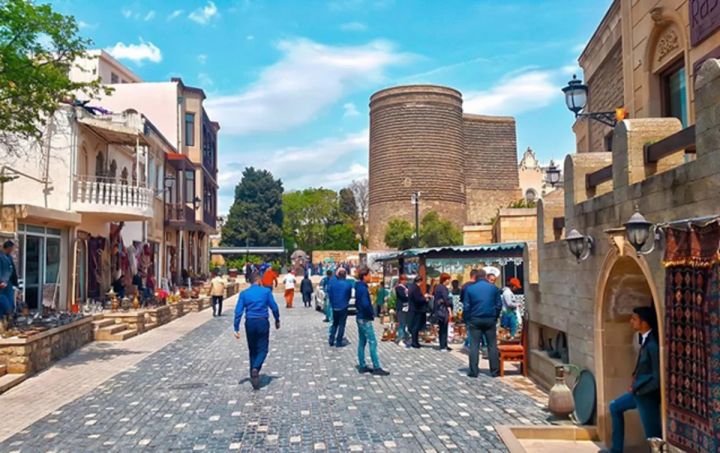 Azərbaycana gələn turistlərin xərcləri 23 % azalıb